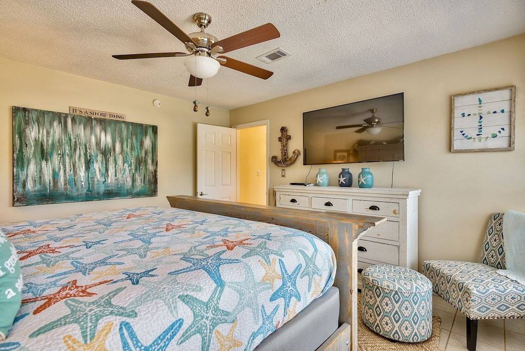 5br Blick auf den Strand | Riesiger privater Pool | Tiki Bar | 2 Küchen | 2 Wohnräume in Destin, Emerald Coast
