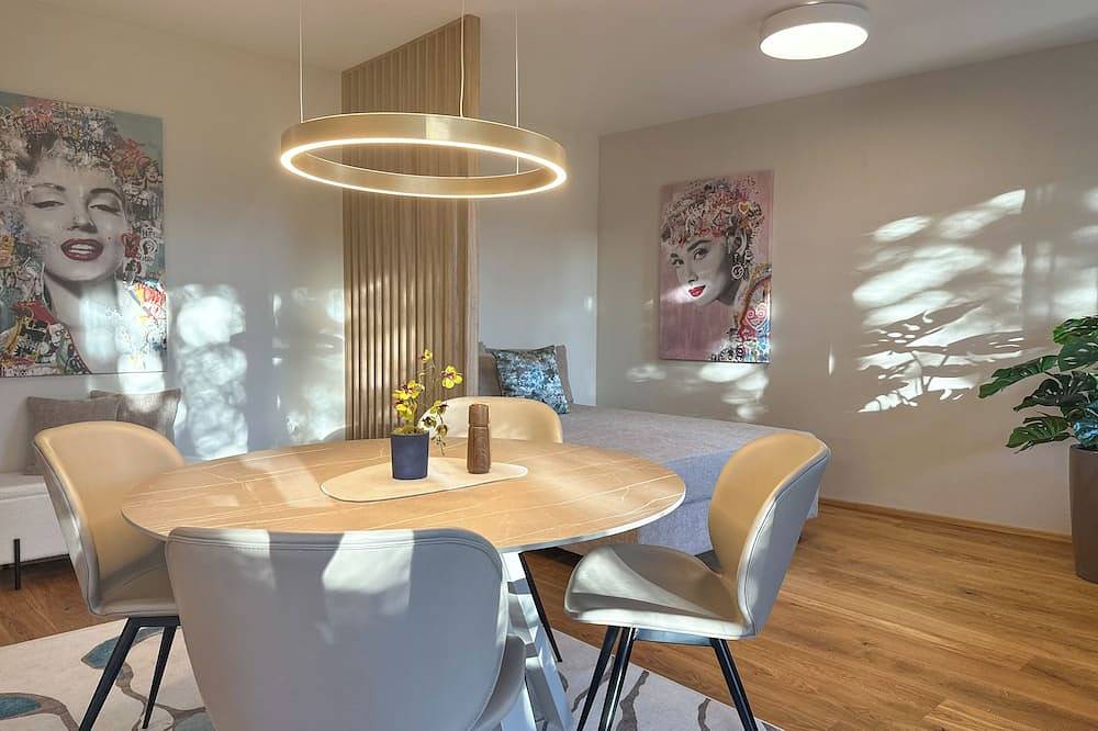 Ganze Wohnung, \"Three\" - Premium Apartments Seekirchen, modern und zentral, Seenähe in Seekirchen am Wallersee, Bezirk Salzburg-Umgebung