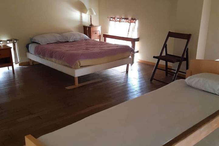 Gîte pour 6 personnes, avec piscine ainsi que jardin et jacuzzi dans Vitry-la-Ville - 2