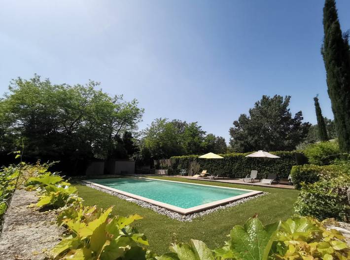 Studio pour 2 personnes, avec terrasse ainsi que piscine et jardin