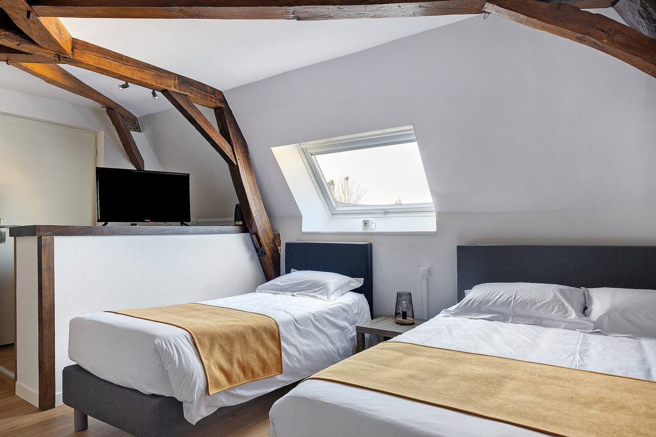 Gästezimmer 'Chambres Porshe' mit gemeinsamer Terrasse und Garten in Laigné-en-Belin, Sarthe