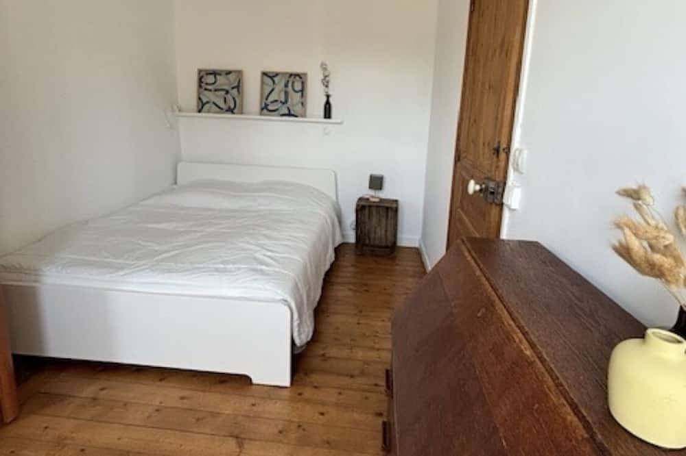 2km from the beach, charming village house in Gouville-sur-Mer, Coutances