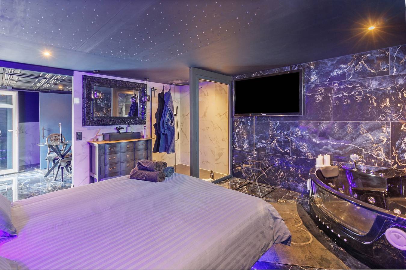 Bed & Breakfast 'Luxurious Love Room By Vill'amore' met privéterras, wifi en airco in Solaro, Corte en omgeving