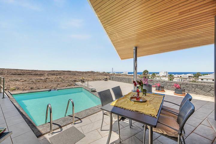 Holiday Villa 'Atlantis' with Sea Views, Wi-Fi, and Air Conditioning in Las Breñas, Yaiza