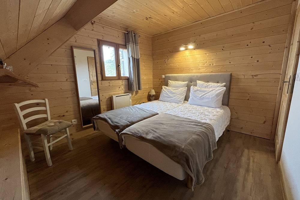 Chalet 4* des Monts Dore : 4 bedrooms, 2 bathrooms - Nice view - South terrace in Chastreix, Volcans d'Auvergne Regional Nature Park