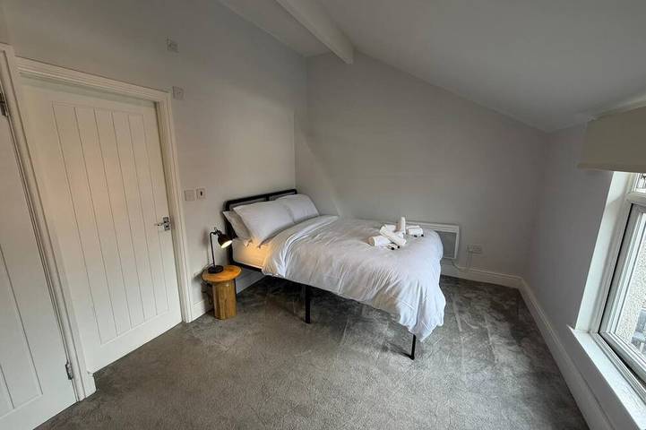 Entire apartment, Luxury Stay in Bolton ~Free Parking ~ Sleeps 3 in Bolton, Greater Manchester