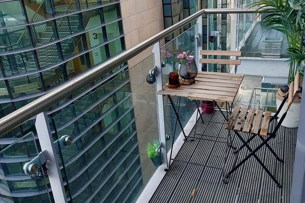 Entire apartment, New Furnished Apartment - View of Grand Canal Dock in Dublin, County Dublin