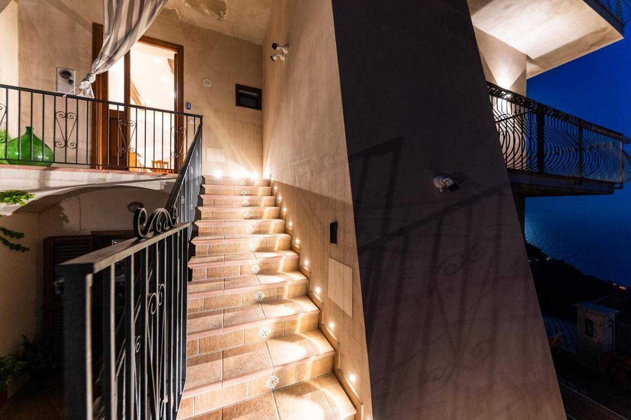 Appartamento intero, Three-Bedroom Apartment in Pontone, Scala