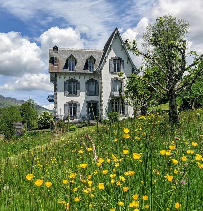 Chambre d’hôte pour 2 personnes, avec vue ainsi que jardin et terrasse dans le Cantal