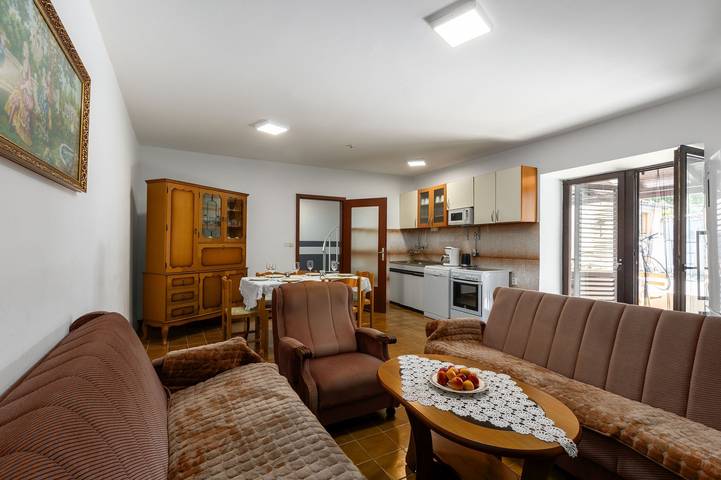 Ferienhaus für 8 Personen, mit Pool und Garten sowie Terrasse - 1