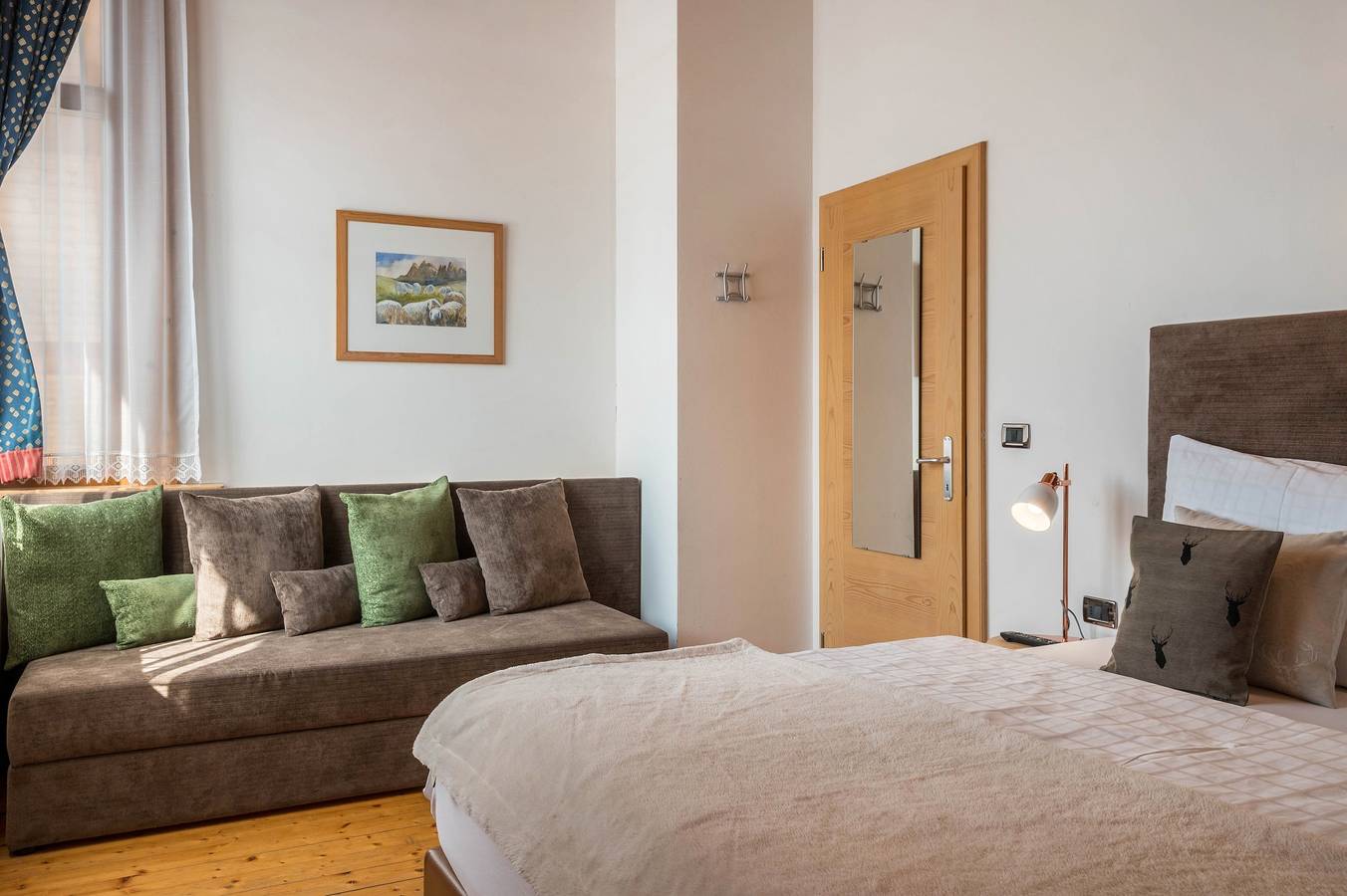 Apartamento entero, Apartamento vacacional "Ritschhof Fichte" con vistas a la montaña, terraza privada y Wi-Fi in San Pietro in Valle, Laion
