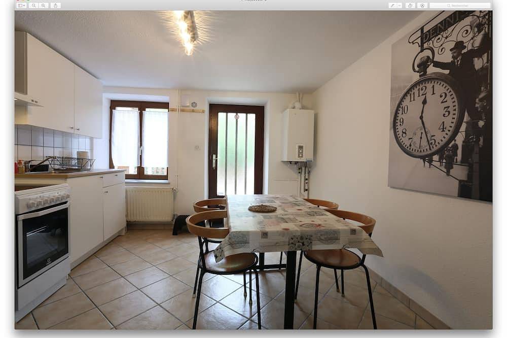 Apartamento entero, Luxeuil center ⭐Calme⭐Parking⭐Ideal Curists / Professionals in Luxeuil-les-Bains, Alto Saona