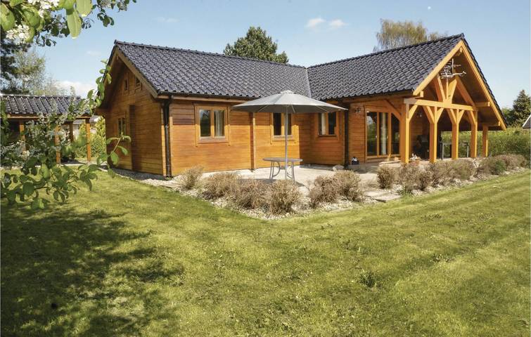 Ferienhaus für 8 Personen, mit Terrasse und Whirlpool sowie Garten und Sauna in Hesselager