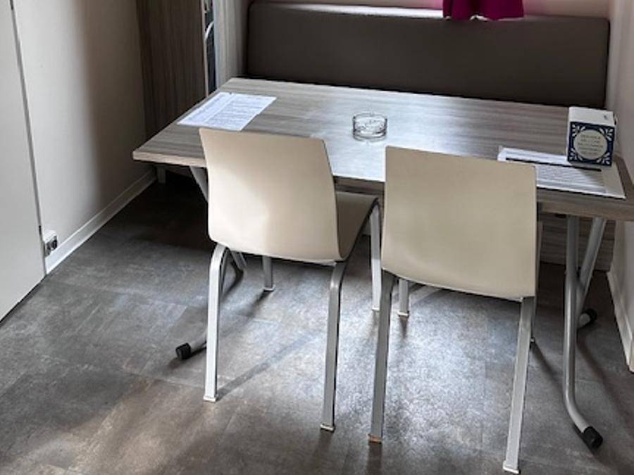 Flower Camping De la Plage - Mobile home 6 persons - Comfort 28m² 2 bedrooms + covered terrace 13.5m² - Tv in Saint-Cirq-Lapopie, Causses du Quercy Regional Nature Park