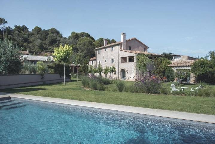 Casa rural para 15 personas, con jardín además de piscina y terraza El Gironés