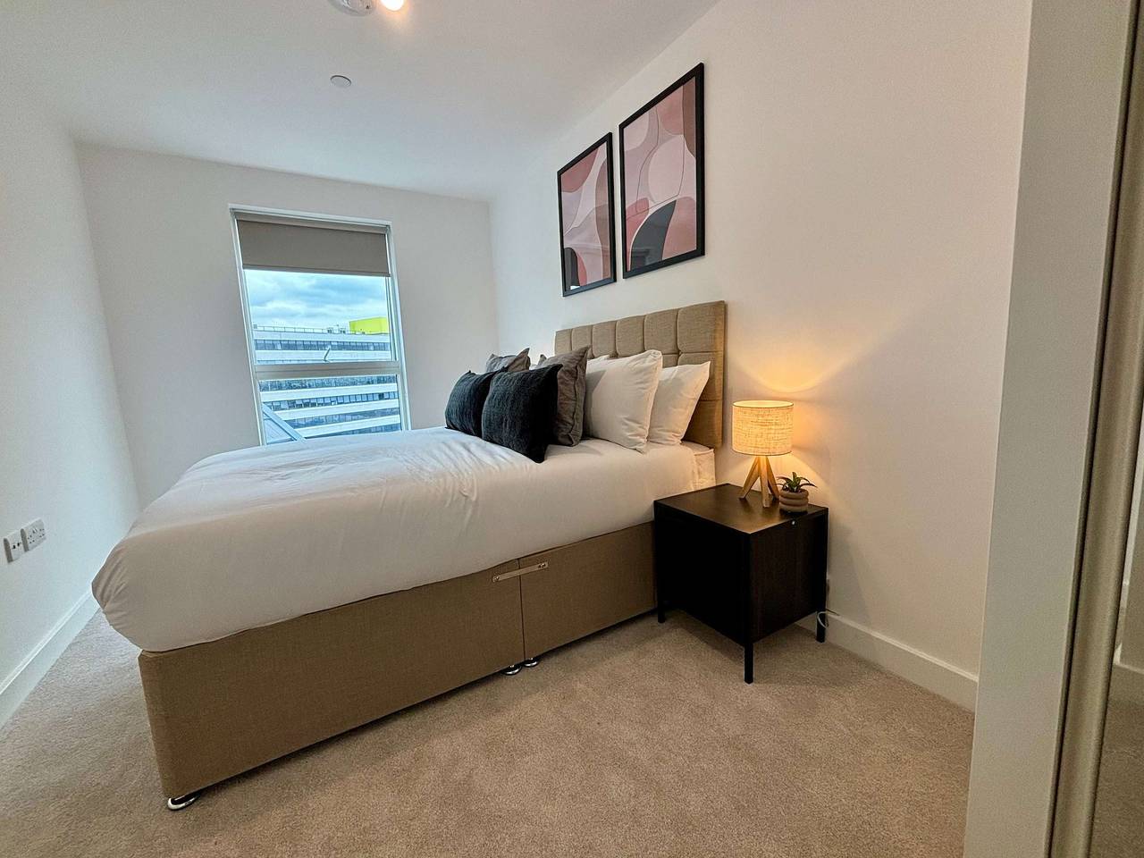Entire apartment, 2Br Bracknell Apt Near Ascot Racecourse | Wifi in Bracknell, Berkshire