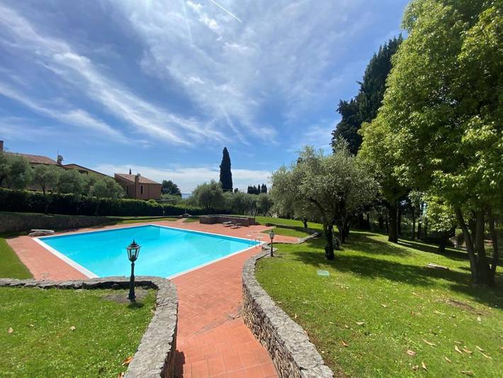 Villa pour 8 personnes, avec piscine et jardin ainsi que vue sur le lac et terrasse, animaux acceptés à Garde - 3