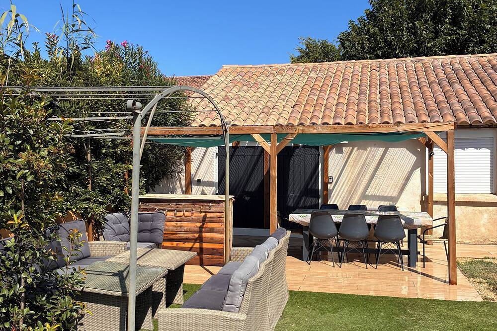 Family home in Tarascon in the countryside: walks, relaxation, and a warm, friendly atmosphere in Tarascon, Arles region