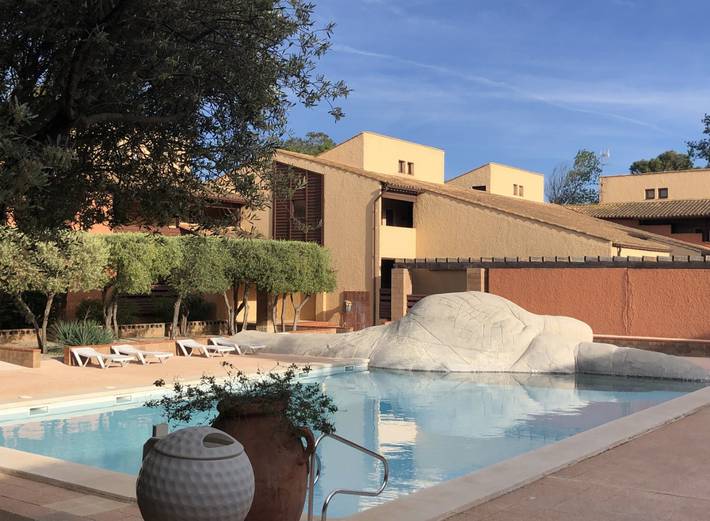 Gîte pour 4 personnes, avec terrasse et piscine dans Golf de Saint Cyprien