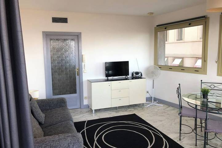 Gîte pour 2 personnes, avec Balcon ainsi que Jardin et Piscine dans Casino Du Palais De La Mediterranee - 3