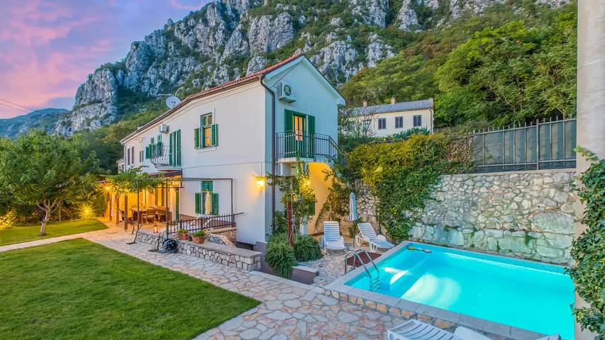Ferienhaus für 8 Personen, mit Pool und Garten