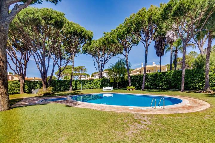 Villa pour 8 personnes, avec jardin et piscine à Quarteira