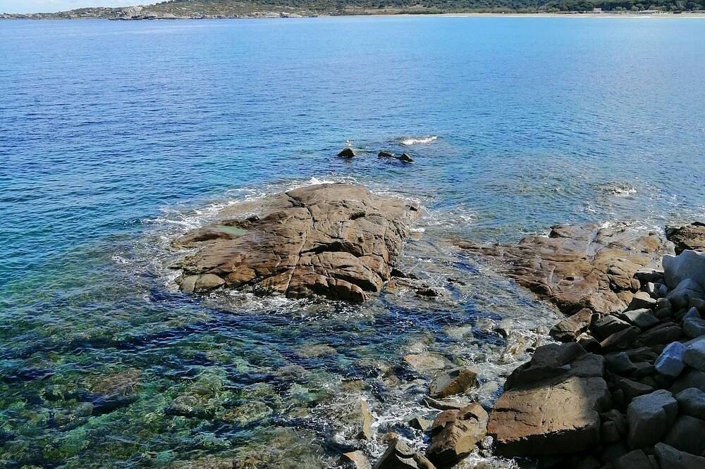 Appartement entier, Bord de mer à 30m, Plage à 100m, Algajola, Corse, T2 Superbe vue Mer, Terrasse in Algajola, Région de Calvi