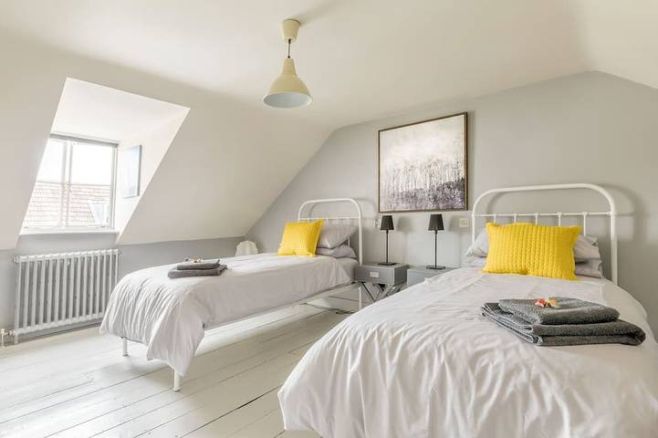 Cosy Fisherman’s Cottage, minutes from High Street, Harbour & Beach in Whitstable, Kent