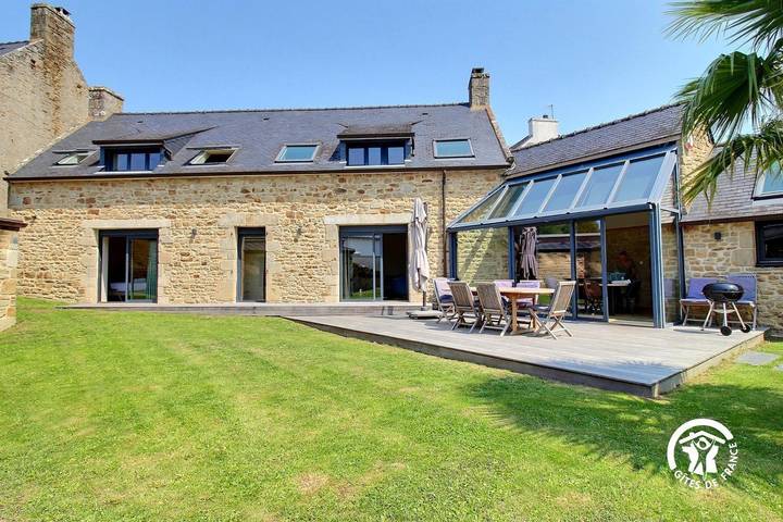 Gîte pour 8 personnes, avec jardin ainsi que piscine et terrasse à Larmor-Baden - 3