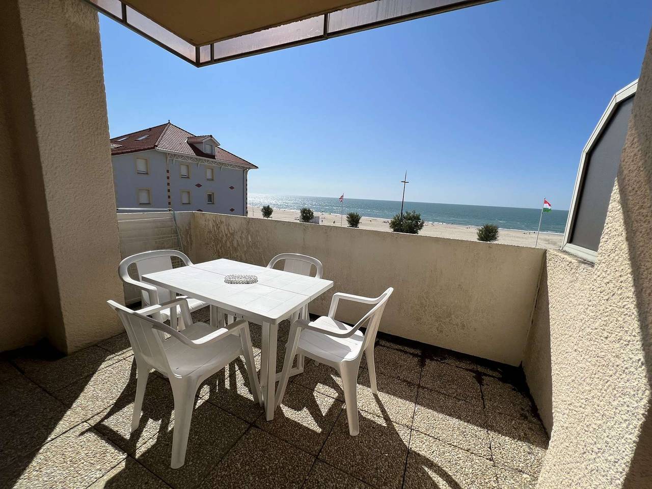 Ganze Ferienwohnung, 024 - Apartment mit schöner Terrasse und atemberaubendem Blick auf das Meer in Soulac-sur-Mer, Lesparre-Médoc und Umgebung