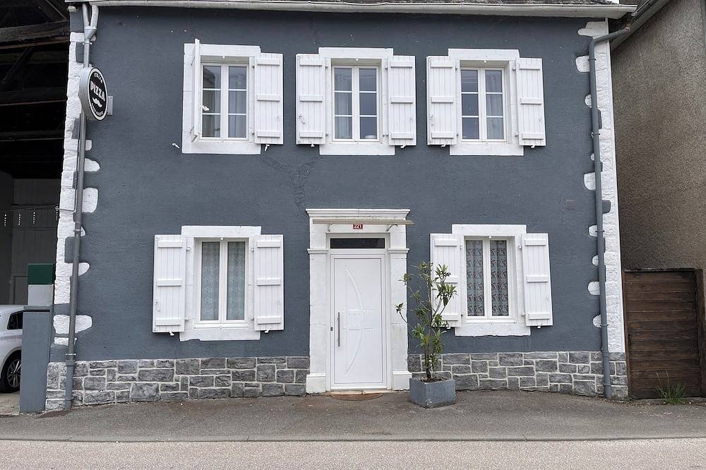 Apartamento entero, In the heart of the Basque Country -1 room for 2 to 4 people in Chéraute, Región de Oloron-Sainte-Marie