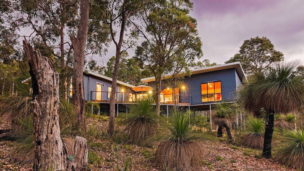 Big Rock Dreaming Bush Retreat w Stylish Comforts in Dunsborough, Western Australia