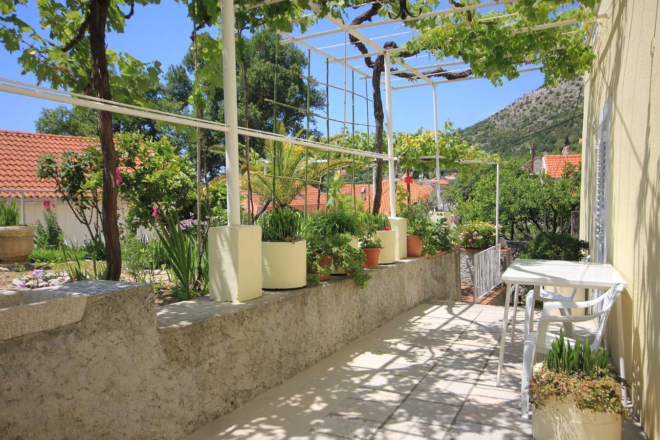 Ganze Wohnung, 3-Zimmer-Ferienwohnung mit Terrasse Trsteno, Dubrovnik -a in Brsecine, Grad Dubrovnik