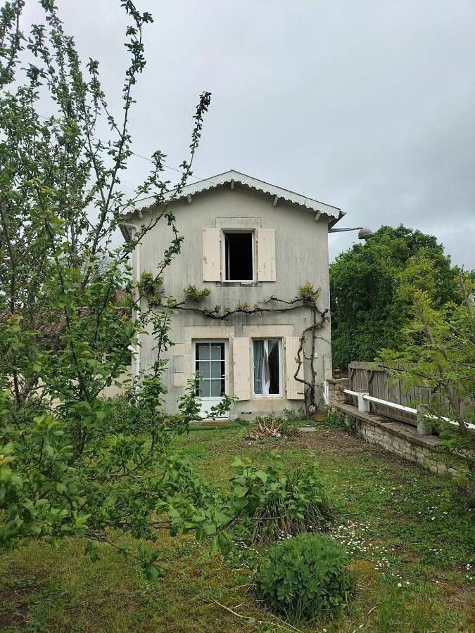 Gîte pour 7 personnes, avec Terrasse à Le Bourdet