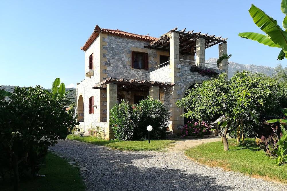 Ganze Wohnung, Daphne-Familienfreundliche Wohnung mit grossem Garten nur 700m bis zum Meer in Stoupa, Messenien