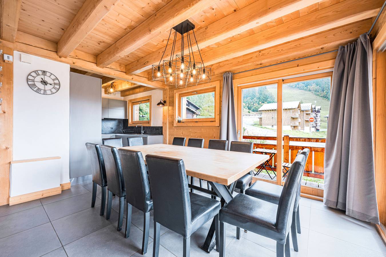 Geheel appartement, Appartement 'Chalet B - o Saisies' met uitzicht op de bergen, balkon en wifi in Les Saisies, Albertville en omgeving