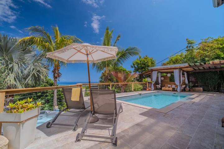 Maison d’hôte pour 4 personnes, avec vue ainsi que piscine et terrasse