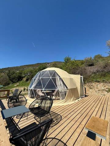 Tente pour 2 personnes, avec jardin ainsi que terrasse et vue dans les Alpes maritimes