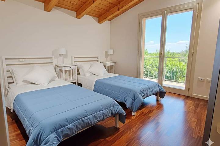 Villa für 9 Personen, mit Garten und Balkon sowie Pool in Desenzano del Garda - 4