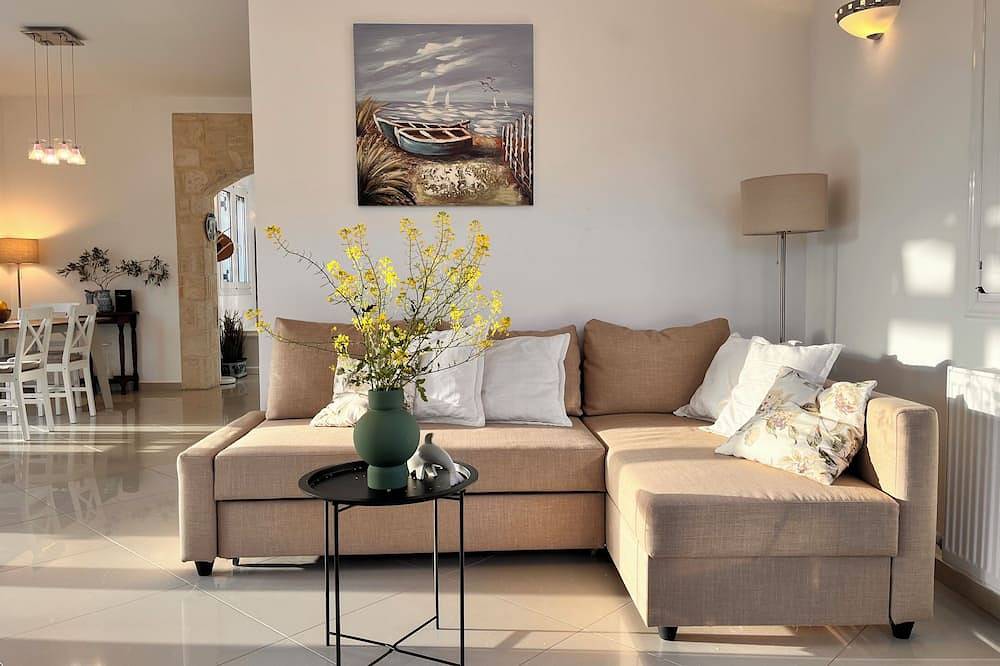 Villa Francesca, Greek Garden Getaway in Agia Galini in Agia Galini, Rethymno en omgeving