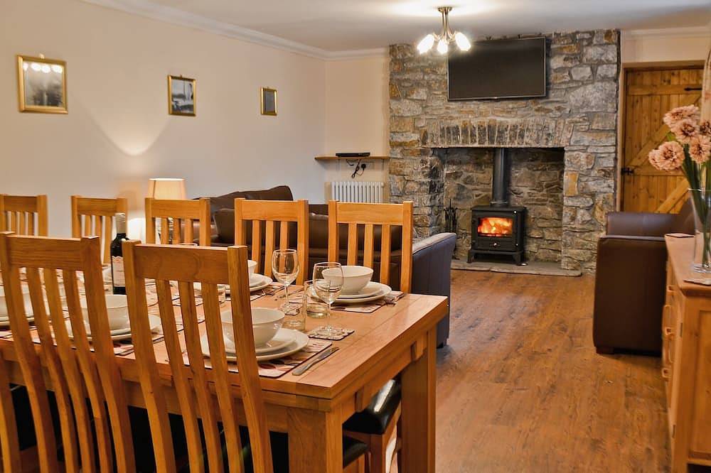 This coastal property is in the perfect location for that summer beach holiday or winter retreat. in Burry Port, Carmarthenshire