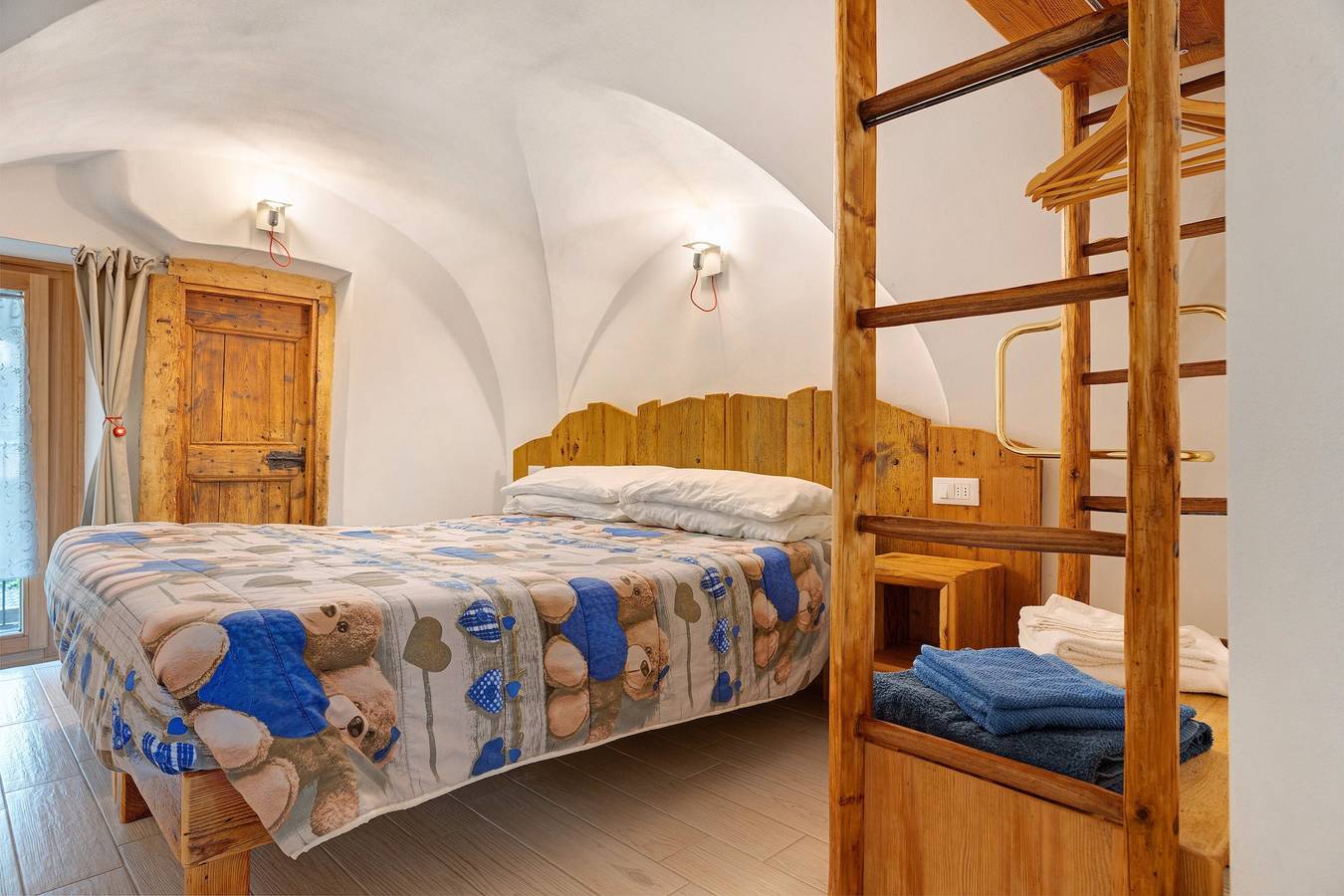Appartamento intero, Appartamento per vacanze Logge dei Paroloti Apt Paolo con vista sulle montagne in Dorsino, Dolomiti di Brenta