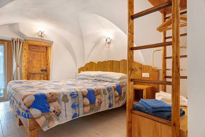 Apartamento inteiro, Apartamento de férias Logge dei Paroloti Apt Paolo com vista para a montanha in Dorsino, Grupo Brenta