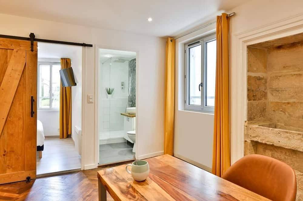 Appartement entier, Le Charmant : Élégance et Histoire au Pied de la Cathédrale in Périgueux, Périgord Blanc