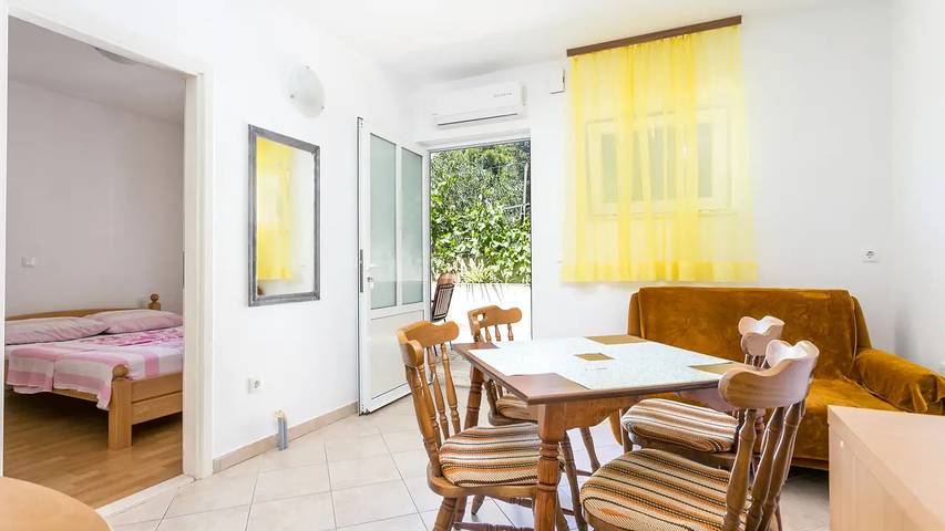 Gîte pour 4 personnes, avec terrasse à Brela