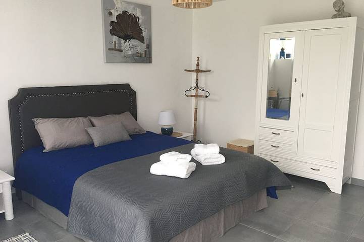 Gîte pour 6 personnes, avec jardin ainsi que terrasse et piscine à Le Gua - 4