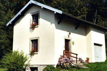 Gîte pour 4 personnes, avec jardin à Saint-Bresson
