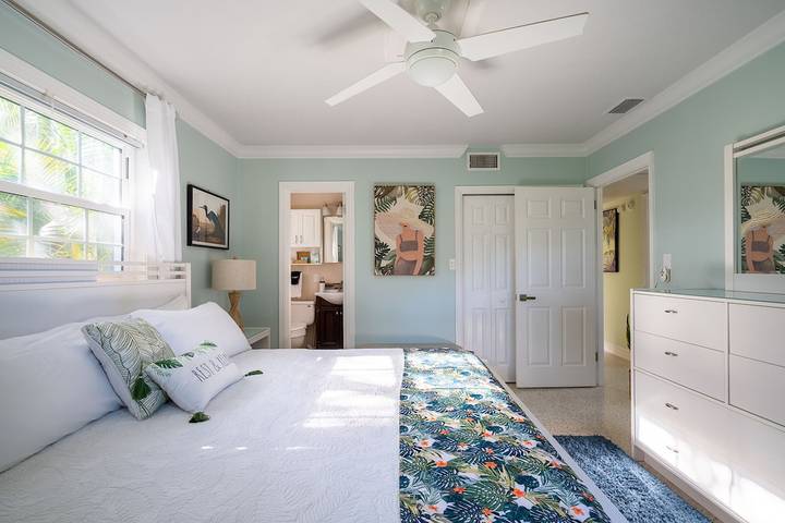 Vacation rental for 7 people, with hot tub and yard in Seminole