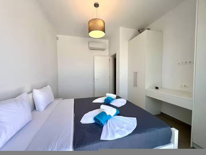Villa pour 6 personnes, avec vue sur l’océan ainsi que jardin et balcon, adapté aux familles dans Paros - 4