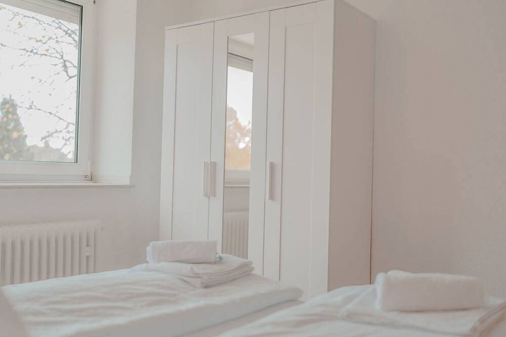 Ganze Wohnung, Apartment mit Küche, Arbeitsplatz und xxl Sofa in Neuss, Rhein-Kreis Neuss